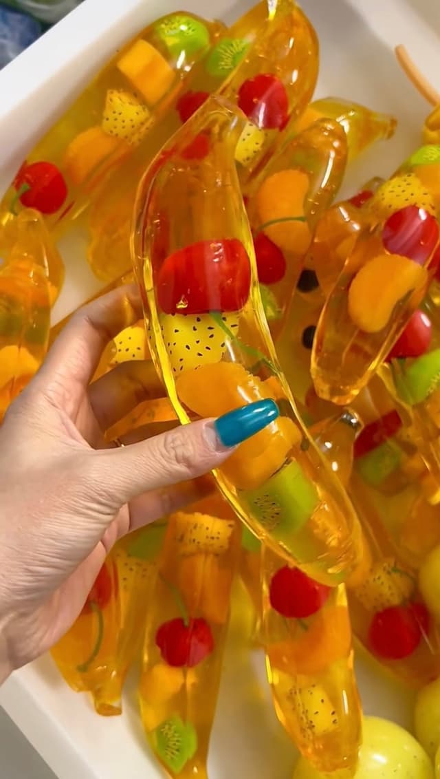 Banana Vaseline Series detail 2
